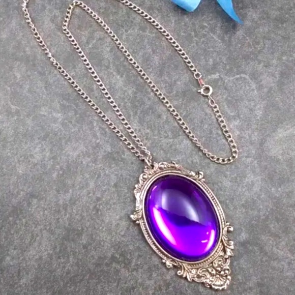 Vintage. Silver Tone Purple Acrylic Chunky Pendant Necklace. 20” - Picture 3 of 10